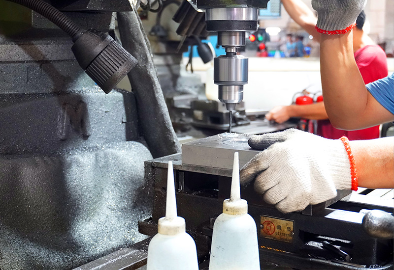 刻模铣床特写8x3